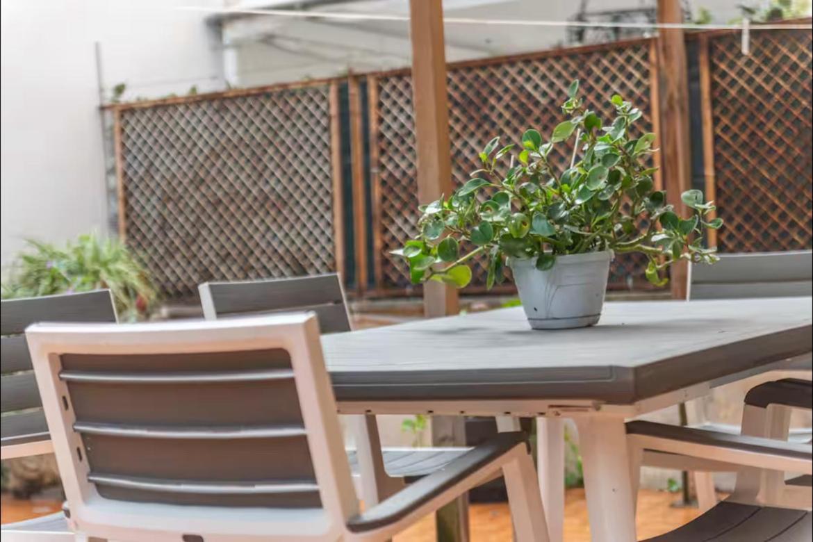 Large Garden Apartment โรม ภายนอก รูปภาพ